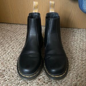 dr marten chelsea boots